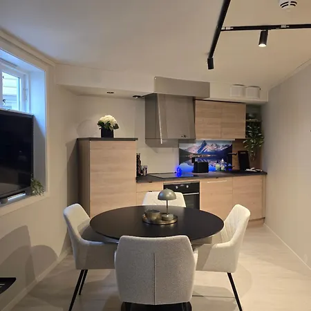 28 Sqm In The Heart Of Leirvik דירה